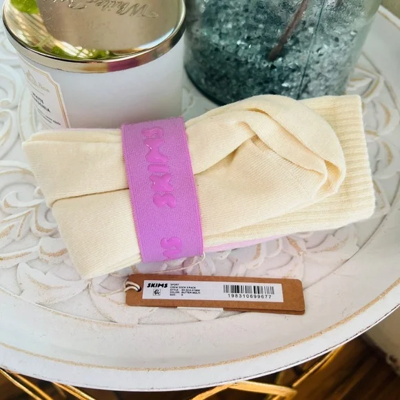 Skims Women Crew 3 Pair Socks - Picture 5 of 6